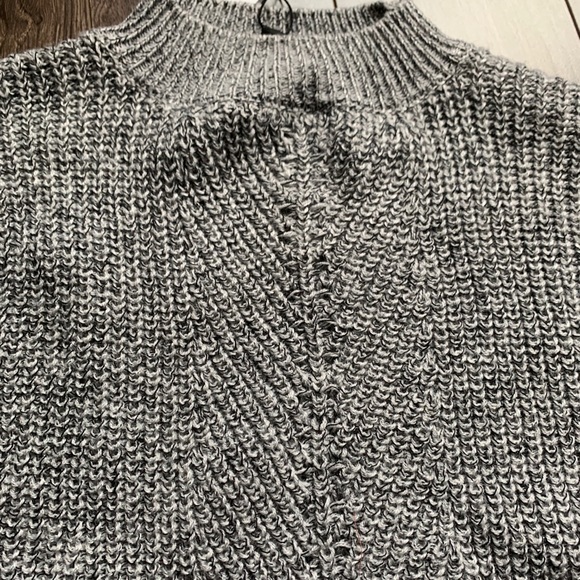 Dynamite Sweater - Picture 3 of 7